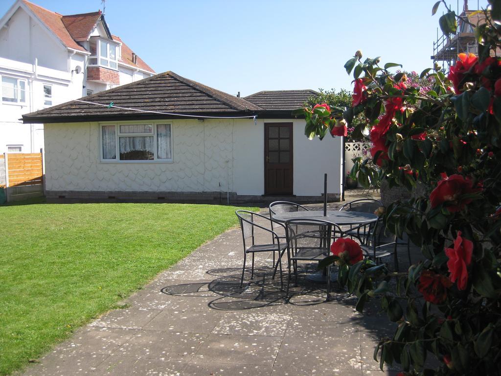 The Ashmount Hotel Rhôs-on-Sea Екстериор снимка